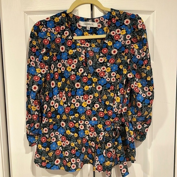 Lily White blouse Large - Picture 1 of 6